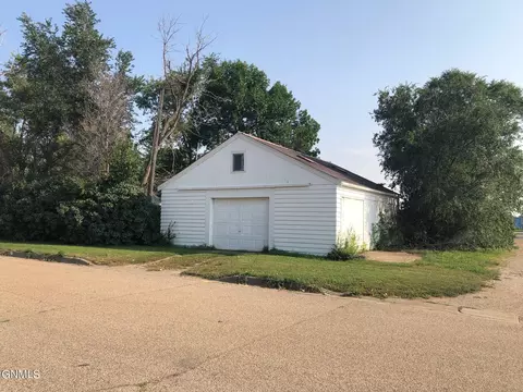 601 2nd Ave W, Mclaughlin, SD 57642 photo 3