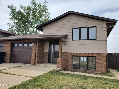 1014 6th Ave Se Ave SE, Dickinson, ND 58601
