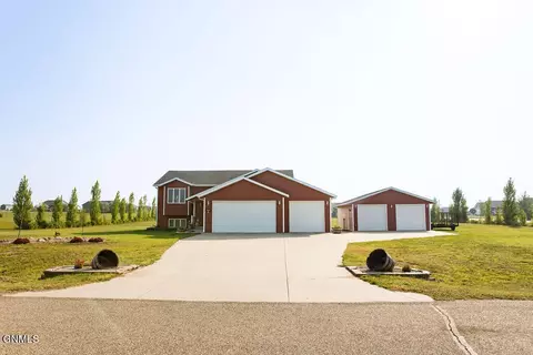 7015 Beaver Creek Rd, Bismarck, ND 58504