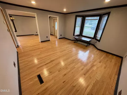 306 3rd St NE, Hazen, ND 58545 photo 14