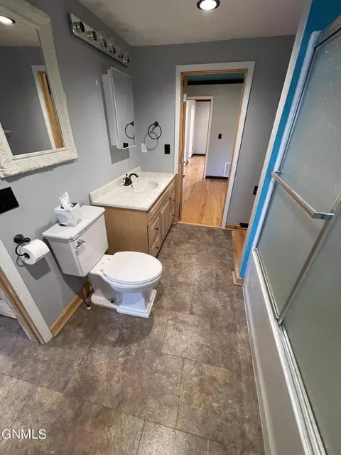 306 3rd St NE, Hazen, ND 58545 photo 16