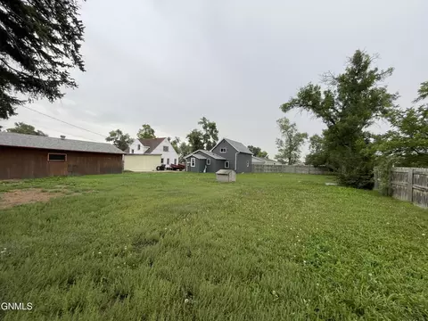 306 3rd St NE, Hazen, ND 58545 photo 28