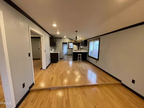 306 3rd St NE, Hazen, ND 58545 photo 9