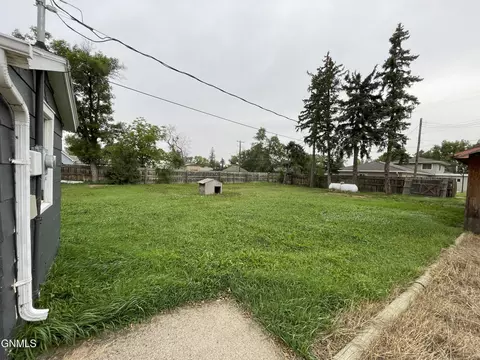 306 3rd St NE, Hazen, ND 58545 photo 25