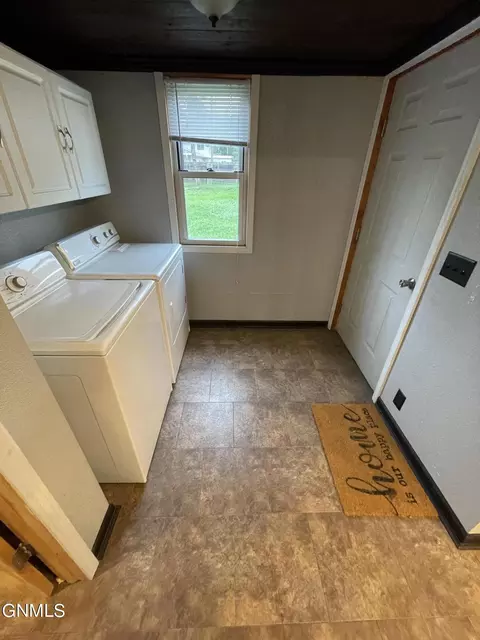 306 3rd St NE, Hazen, ND 58545 photo 23