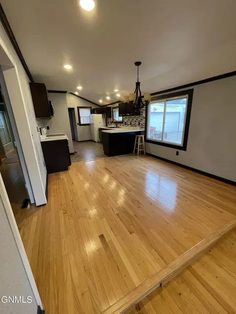 306 3rd St NE, Hazen, ND 58545 photo 8