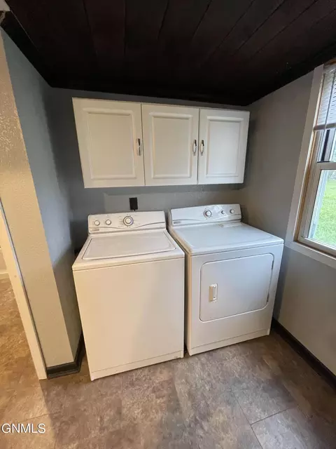 306 3rd St NE, Hazen, ND 58545 photo 22