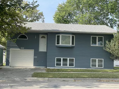 611 3rd Ave NE, Jamestown, ND 58401