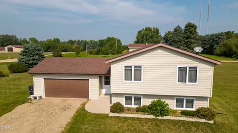 8025 34th St SE, Jamestown, ND 58401