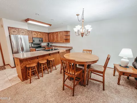 2304 Main Ct, Williston, ND 58801 photo 5
