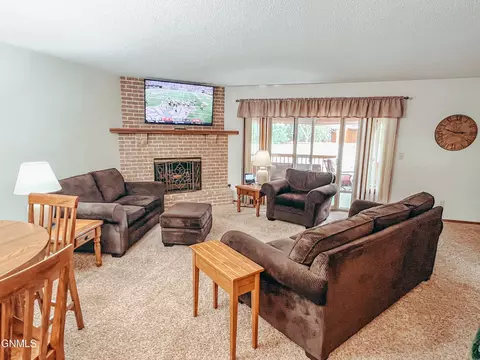 2304 Main Ct, Williston, ND 58801 photo 6