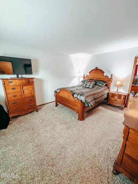 2304 Main Ct, Williston, ND 58801 photo 13