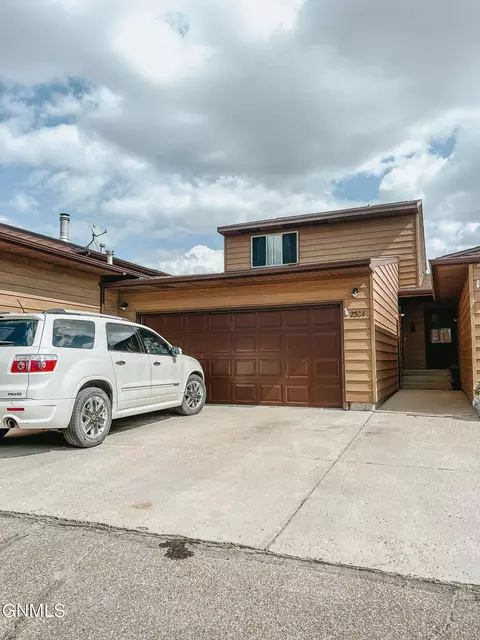 2304 Main Ct, Williston, ND 58801