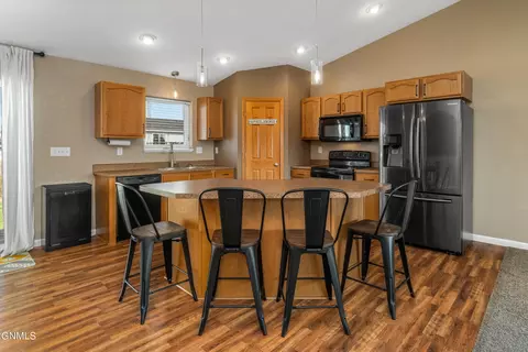 6180 Edgerly Ln, Lincoln, ND 58504 photo 4