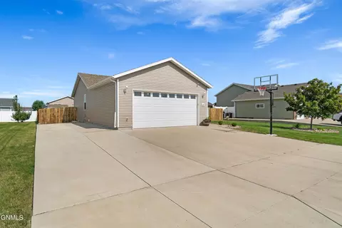 6180 Edgerly Ln, Lincoln, ND 58504 photo 3