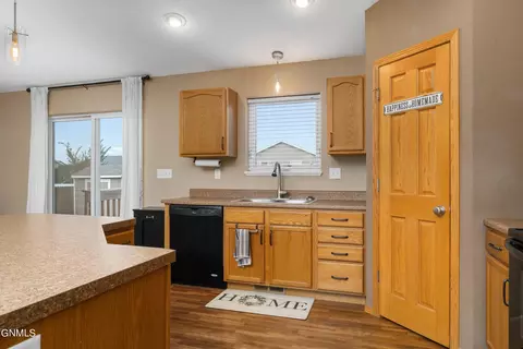 6180 Edgerly Ln, Lincoln, ND 58504 photo 5