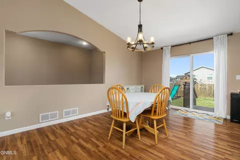 6180 Edgerly Ln, Lincoln, ND 58504 photo 8
