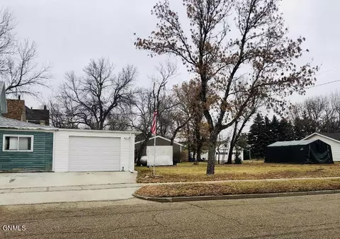 101 Central Ave E, Crosby, ND 58730 photo 2