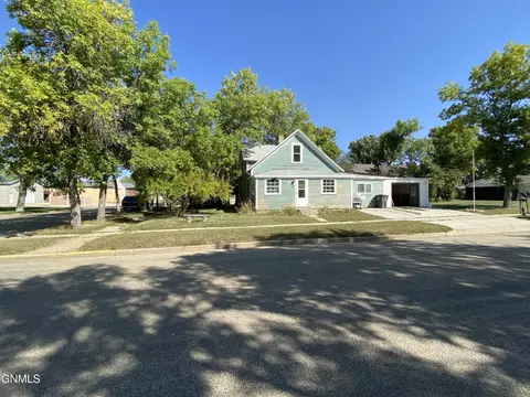 101 Central Ave E, Crosby, ND 58730