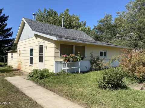 210 6th St N, New Salem, ND 58563