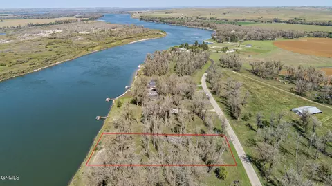 9462 Island Rd, Bismarck, ND 58503
