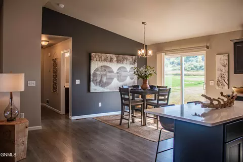305 Cobblestone Loop SW, Mandan, ND 58554 photo 12