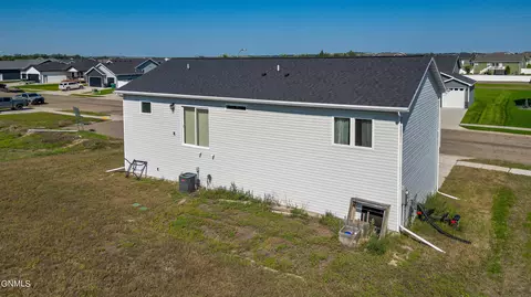 305 Cobblestone Loop SW, Mandan, ND 58554 photo 60