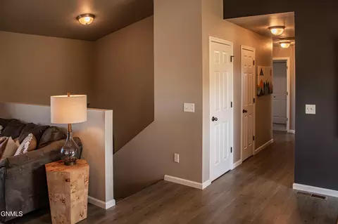305 Cobblestone Loop SW, Mandan, ND 58554 photo 5