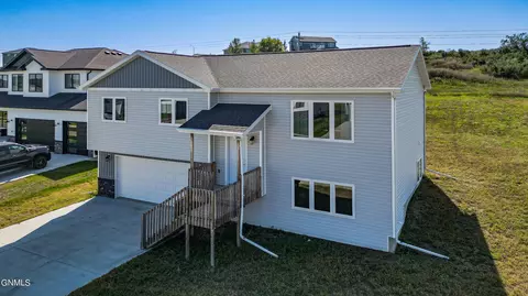 305 Cobblestone Loop SW, Mandan, ND 58554 photo 54