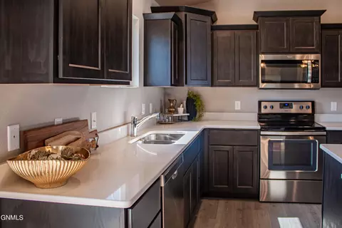 305 Cobblestone Loop SW, Mandan, ND 58554 photo 23