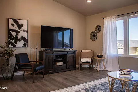 305 Cobblestone Loop SW, Mandan, ND 58554 photo 9