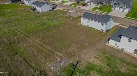 305 Cobblestone Loop SW, Mandan, ND 58554 photo 61