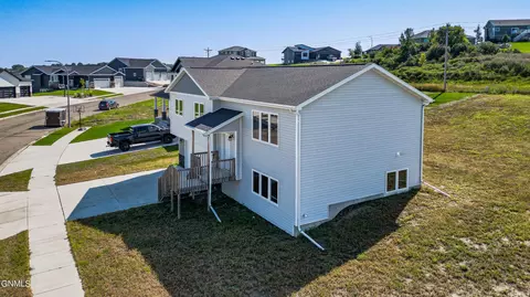 305 Cobblestone Loop SW, Mandan, ND 58554 photo 56
