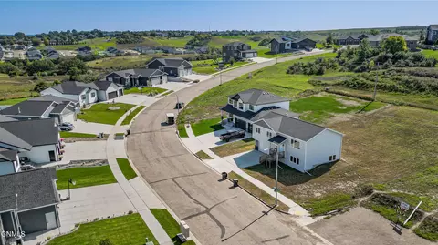 305 Cobblestone Loop SW, Mandan, ND 58554 photo 63