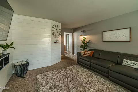 1026 3rd St S, Bismarck, ND 58504