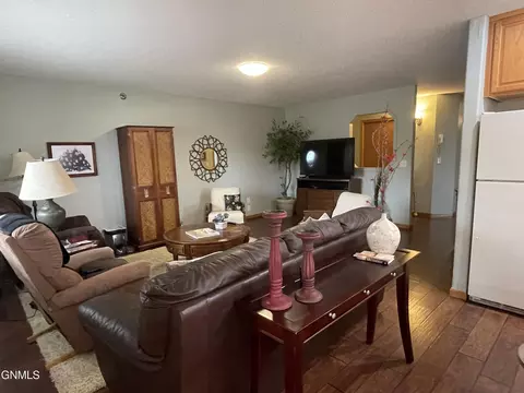 3709 Koch Dr, Bismarck, ND 58503