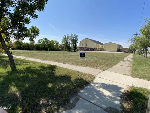 413 Main St, Parshall, ND 58770