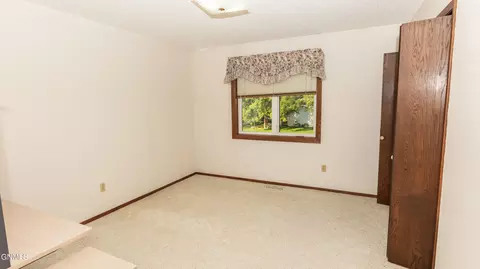 4605 E Roundup Rd, Bismarck, ND 58503 photo 13