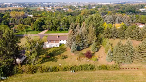 4605 E Roundup Rd, Bismarck, ND 58503 photo 3