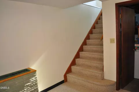 5525 Hwy 1806, Huff, ND 58554 photo 21