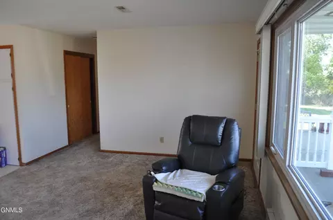 5525 Hwy 1806, Huff, ND 58554 photo 8