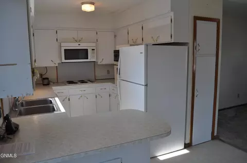 5525 Hwy 1806, Huff, ND 58554 photo 6