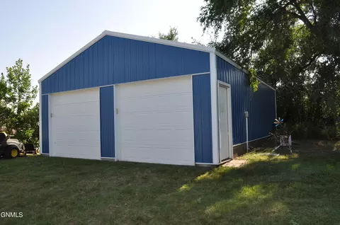 5525 Hwy 1806, Huff, ND 58554 photo 2