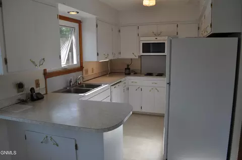 5525 Hwy 1806, Huff, ND 58554 photo 5