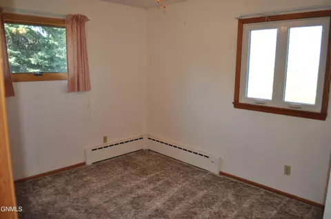 5525 Hwy 1806, Huff, ND 58554 photo 11