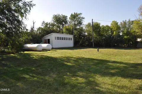 5525 Hwy 1806, Huff, ND 58554 photo 23