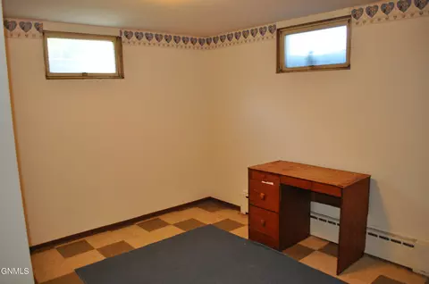 5525 Hwy 1806, Huff, ND 58554 photo 19