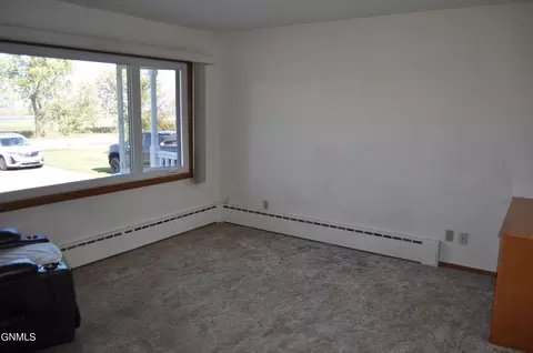 5525 Hwy 1806, Huff, ND 58554 photo 7
