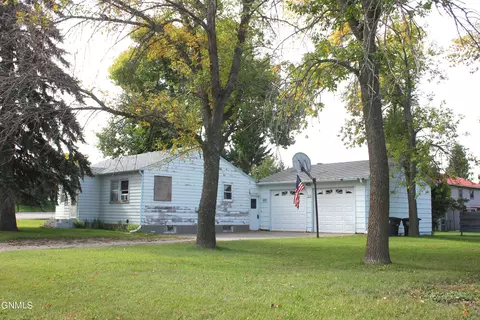 607 1st St, Underwood, ND 58576