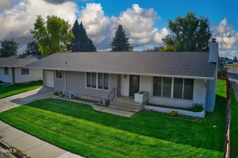 1225 Park Pl, Williston, ND 58801 photo 2